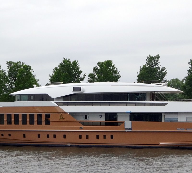 yacht azamanta